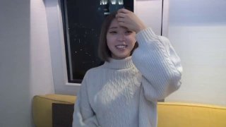 继姐妹们对接吻的无拘无束的激情。